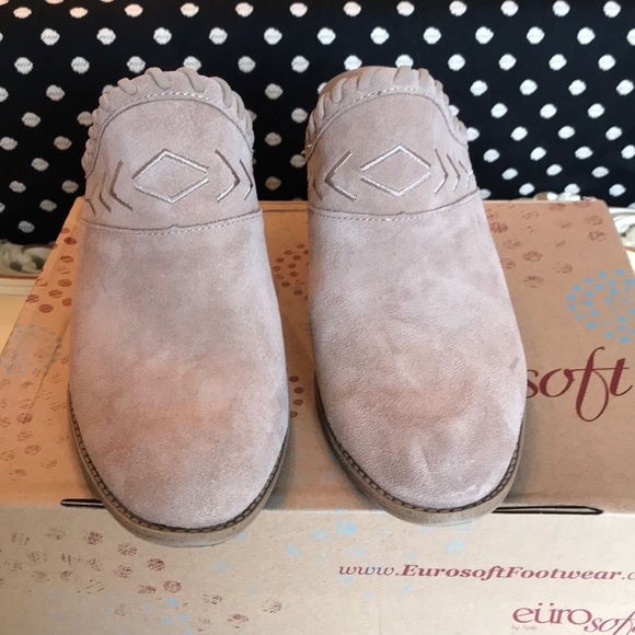 Like New Euro Soft by Sofft SANDY Stone Taupe Clog - Picture 6 of 7